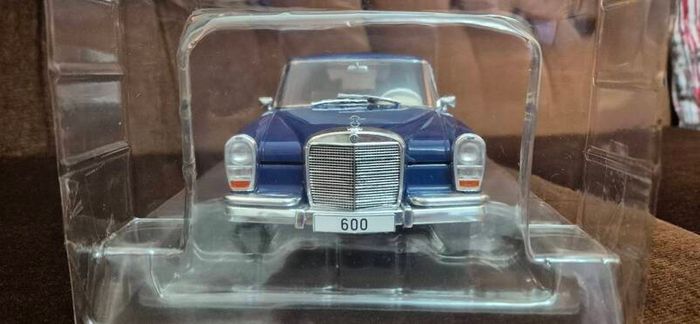 Mercedes Benz 1:18 model car