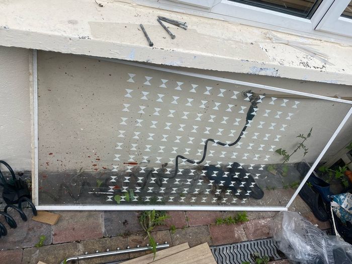 Shower screen