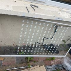 Shower screen