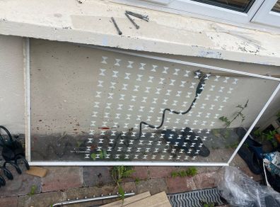 Shower screen