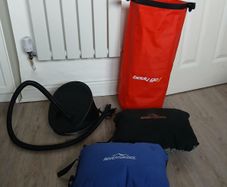 Waterproof dry bag + pump + 2 x camping cushions 10e for the lot