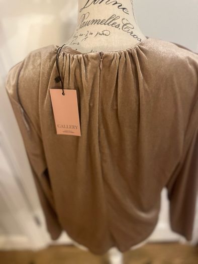 Gallery Velvet Top
