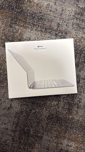 iPad Pro 13-inch M4 (2024 MAGIC KEYBOARD) British English WHITE Brand New Sealed 1 Year Warranty