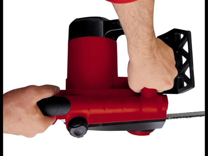 Electric Chainsaw -- 2000W, 16 Inch (40cm) OREGON Bar and Chain, Saw Kickback Protection, Tool-Free Tensioning -- For Effortless Cutting Of Wood, Trees and Branches (FREE POSTAGE)