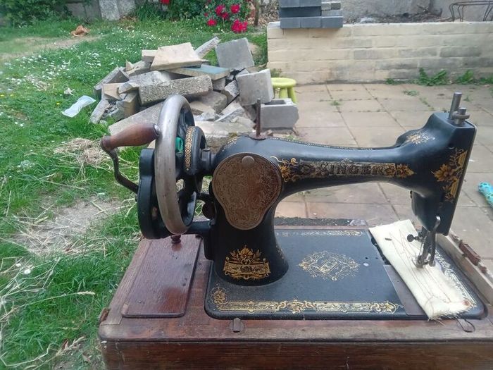 2sewing machines reduced