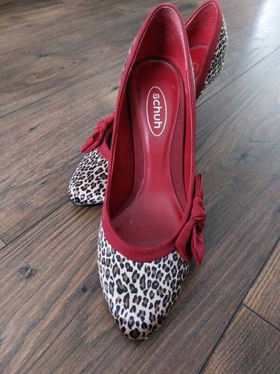 Schuh red shoes- uk7