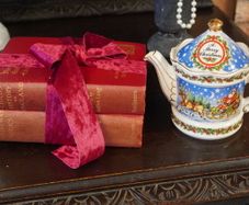 Christmas Eve Tea & Books Gift Set