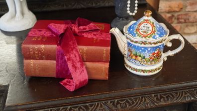 Christmas Eve Tea & Books Gift Set