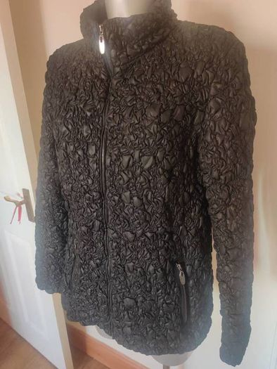 Punto Roma lovely black zipped jacket size UK18 EU46 Postage included