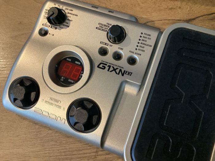 Zoom G1XNext multi-effects pedal box