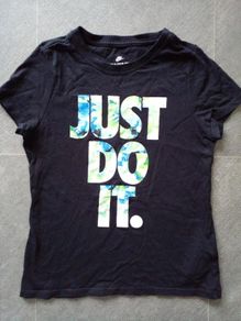 Nike T-Shirt size 10/12 Y Junior