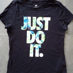 Nike T-Shirt size 10/12 Y Junior