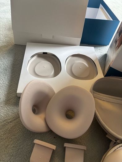 Eufy Breast pump (s1 pro) with charging case & heating technology
