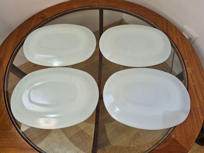 Vintage Mint Condition: Set Of 4 Jaj Pyrex "chelsea" Plates