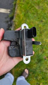 Golf 2008 boot latch