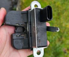 Golf 2008 boot latch