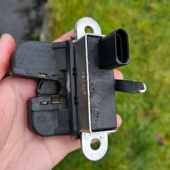Golf 2008 boot latch