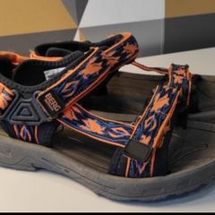 BERG outdoor kids sandals size 2.5.