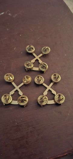 Coisite Irish Infantry collar badges