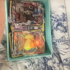 lots of pokemon cards
