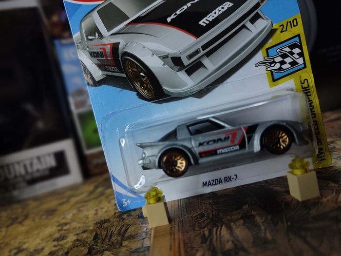 Mazda RX-7 ! HW Speed Graphics ! Hot Wheels ! 2019 ! by Mattel !