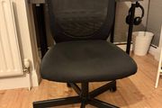 Black mesh office chair (armless)
