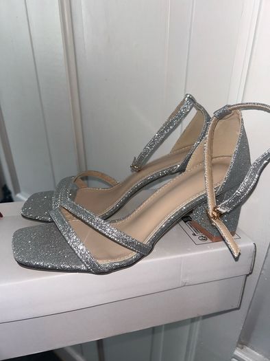 Silver heels UK 7