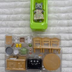 Sylvanian Families Country kitchen set with grey cat Damaged Box Please see pictures