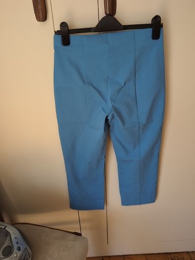 Top 12/14 New wt Blue Capri Pants