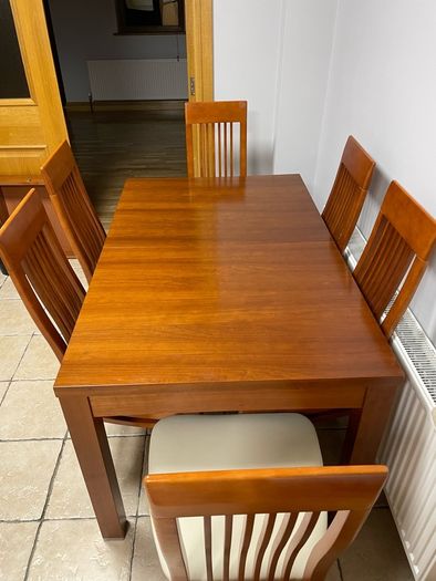 Kitchen dinning table and 6 chairs