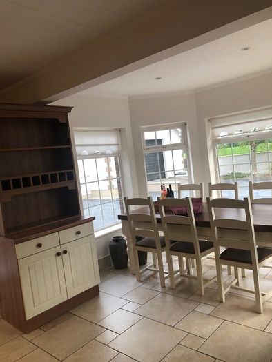 Dining table with 6 chairs and dresser