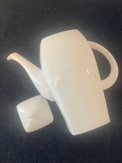 Porcelain rea/coffee pot