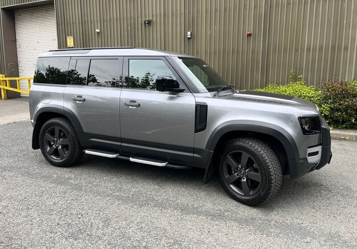 Land Rover Defender 2021