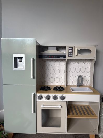 Toy kitchen