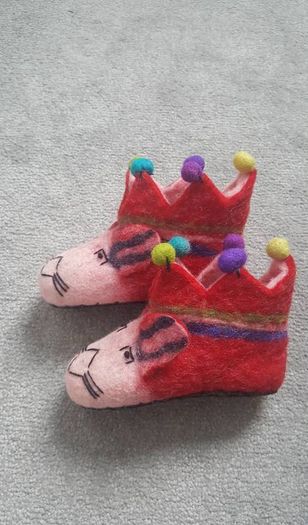BNWT Felt kids shoes from Nepal - Handmade and very warm - Size 24