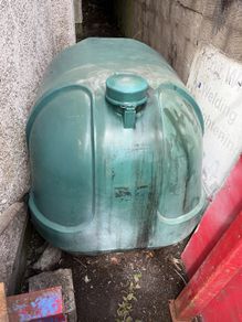 Heating/waste oil tank
