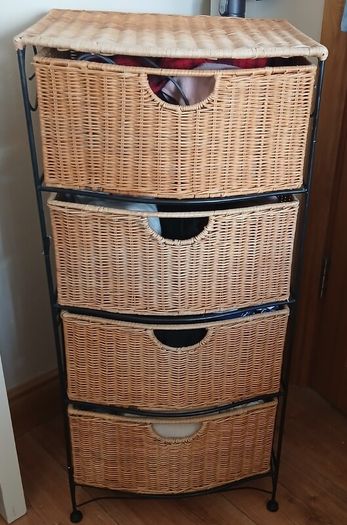 Storage unit  with  four baskets 20 euro