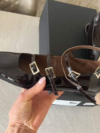 Alohas shoes size 38 /5 . New