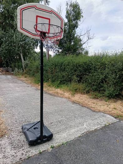 Basketball stand