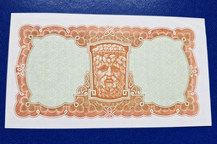 Ireland UNC 1966 10/ Shilling (69P) Lady Lavery
