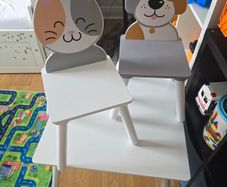 Kids table and chairs set