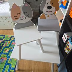 Kids table and chairs set