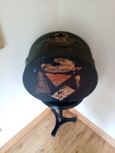 Vintage hat case