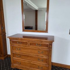 ITALIAN chest of drawers