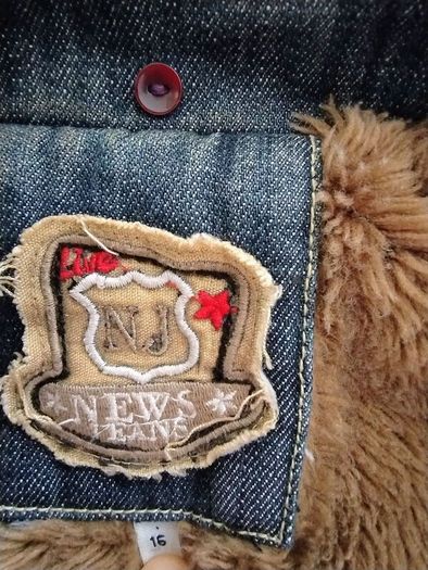 Vintage denim cotton faux fur warm lined jacket with three pockets in very good condition see last three photos for exact measurements FREE STANDARD POSTAGE INCLUDED
