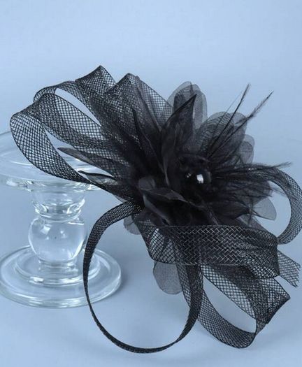 BNWT Beautiful Dress size 18 + matching hair accessories available