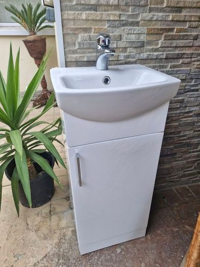 bathroom vanity unit and sink