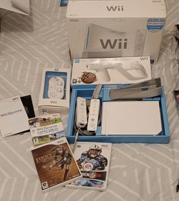 Nintendo Wii. Wireless controllers x2. Wii Classic Controller. Wii Zapper. Games X3.