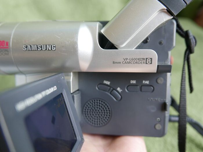 Samsung VP-L600 8mm Video Camera Silver 2.5" LCD 500x Zoom