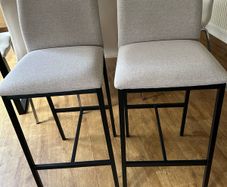 bar stool